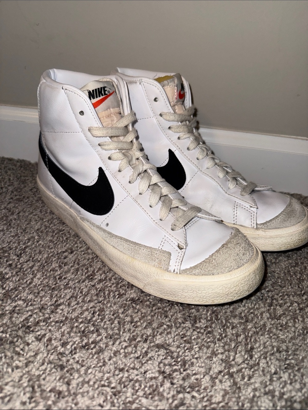 Nike Women’s Blazer Mid 77 shoes size 8